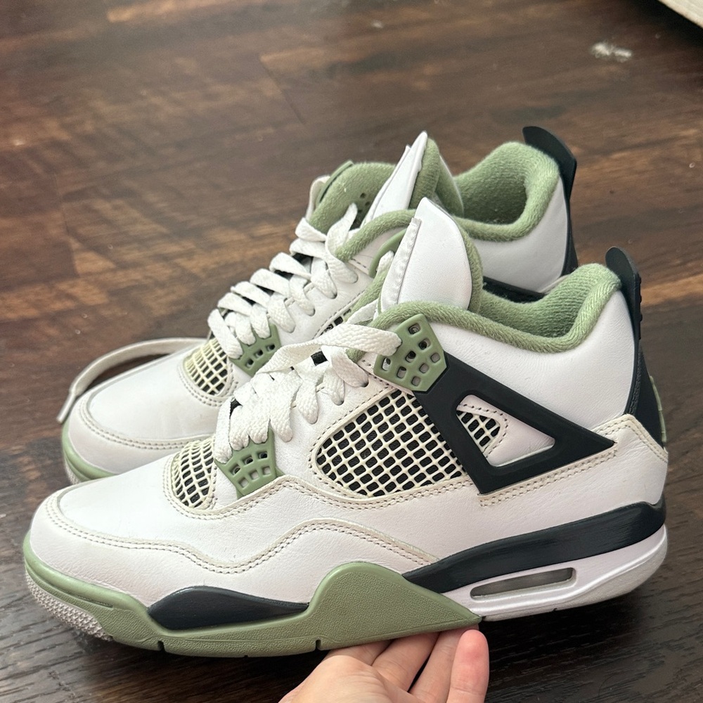 Jordan 4 Sea foam US size 8 Women’s 6.5 Men’s